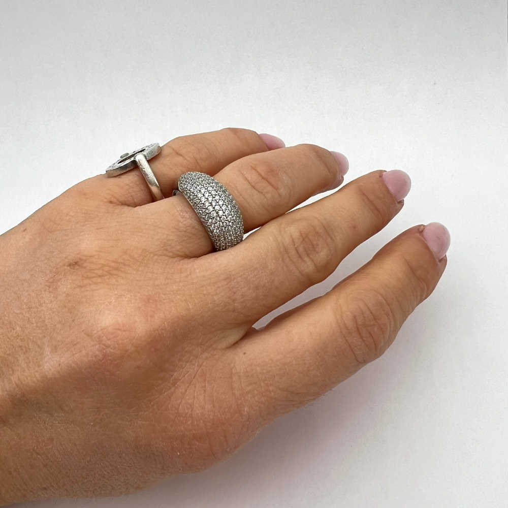 anello bombato in argento 925 con zirconi bianchi pavé
