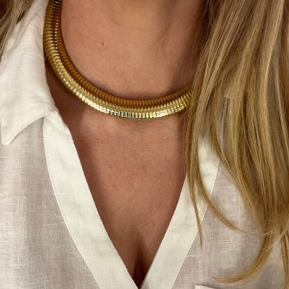 choker rigido piatto in acciaio placcato oro