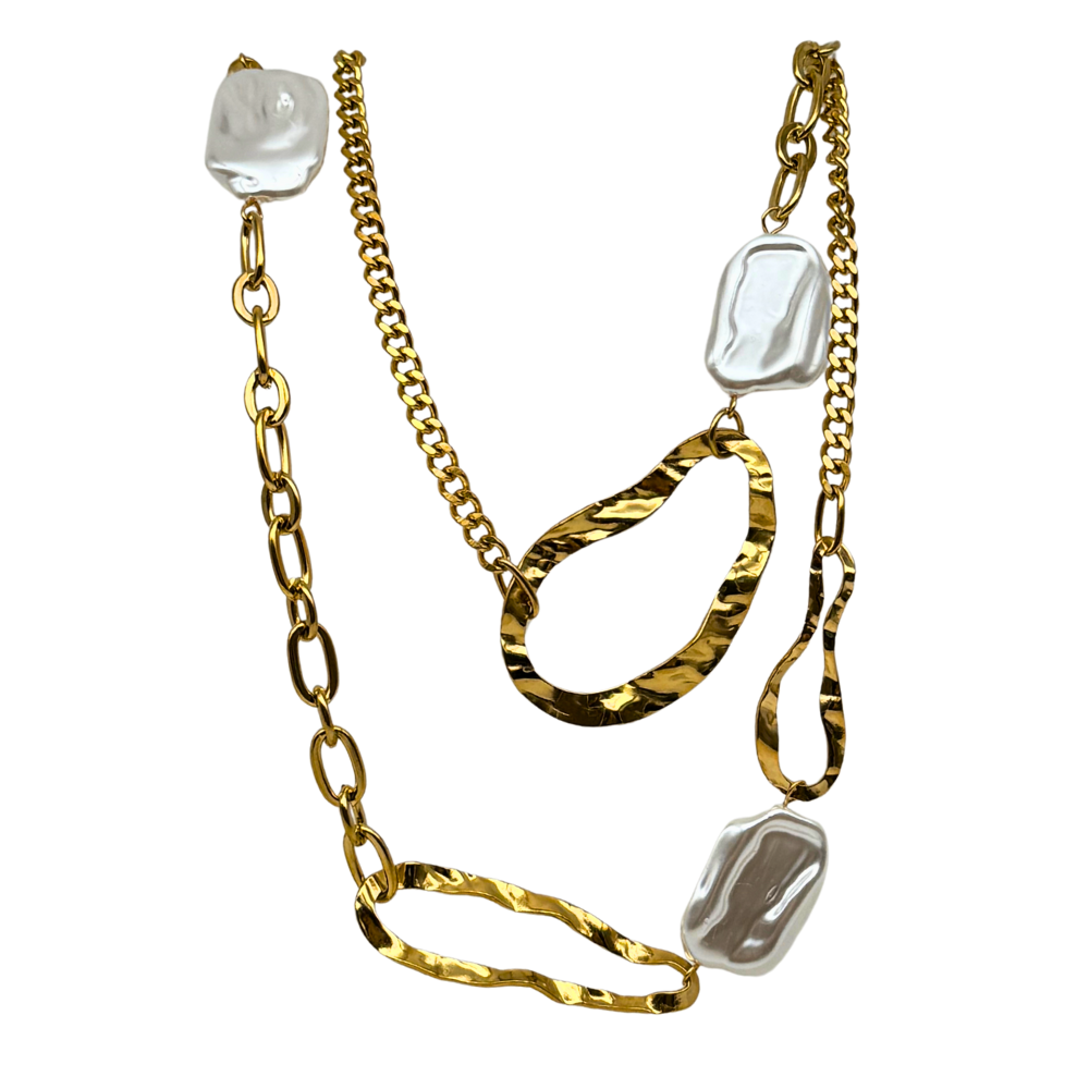 Equilibri Preziosi – Collana Lunga in Acciaio Gold con Perle e Anelli Martellati