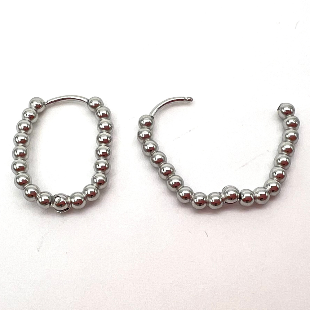 orecchini in acciaio silver ovalizzati con sfere