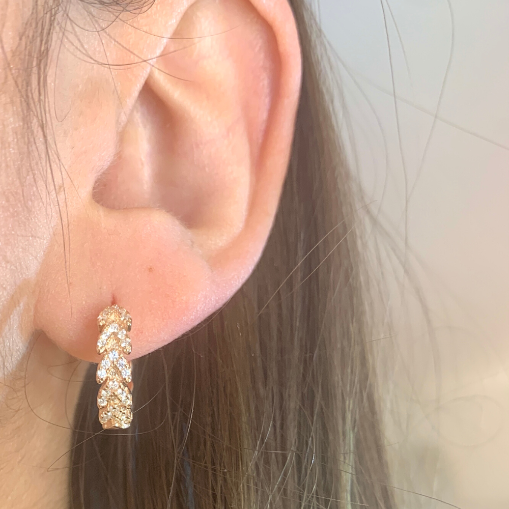 mono orecchino in argento rosè con cuori