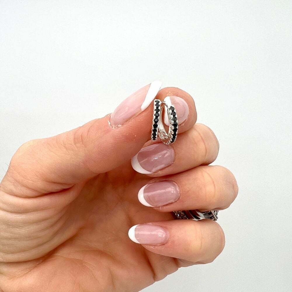 Mono Sparkle Hoop Silver con Zirconi Bianchi e Neri