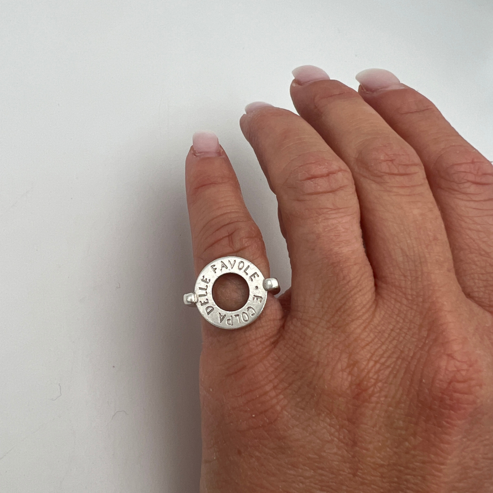 anello artigianale fatto a mano in argento 925 con incisione personalizzata