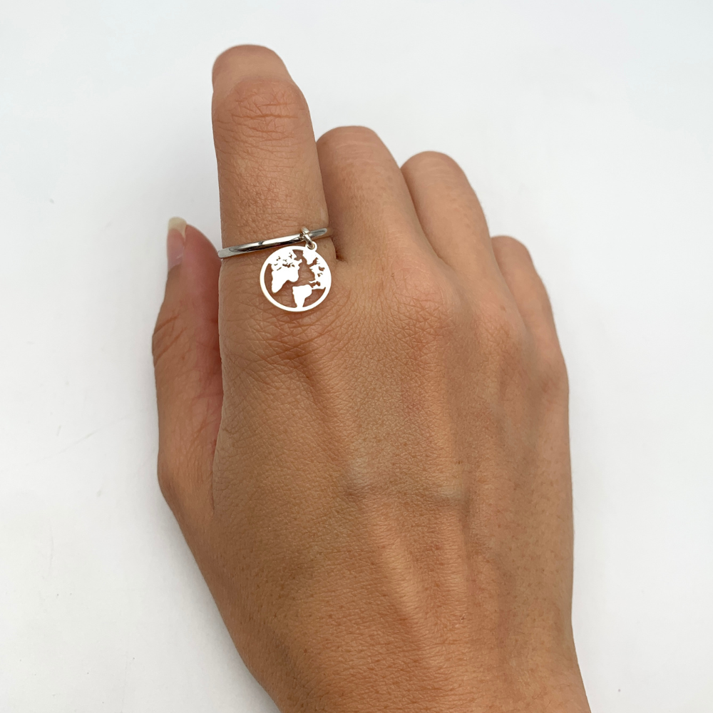 anello in argento 925 con ciondolo mondo
