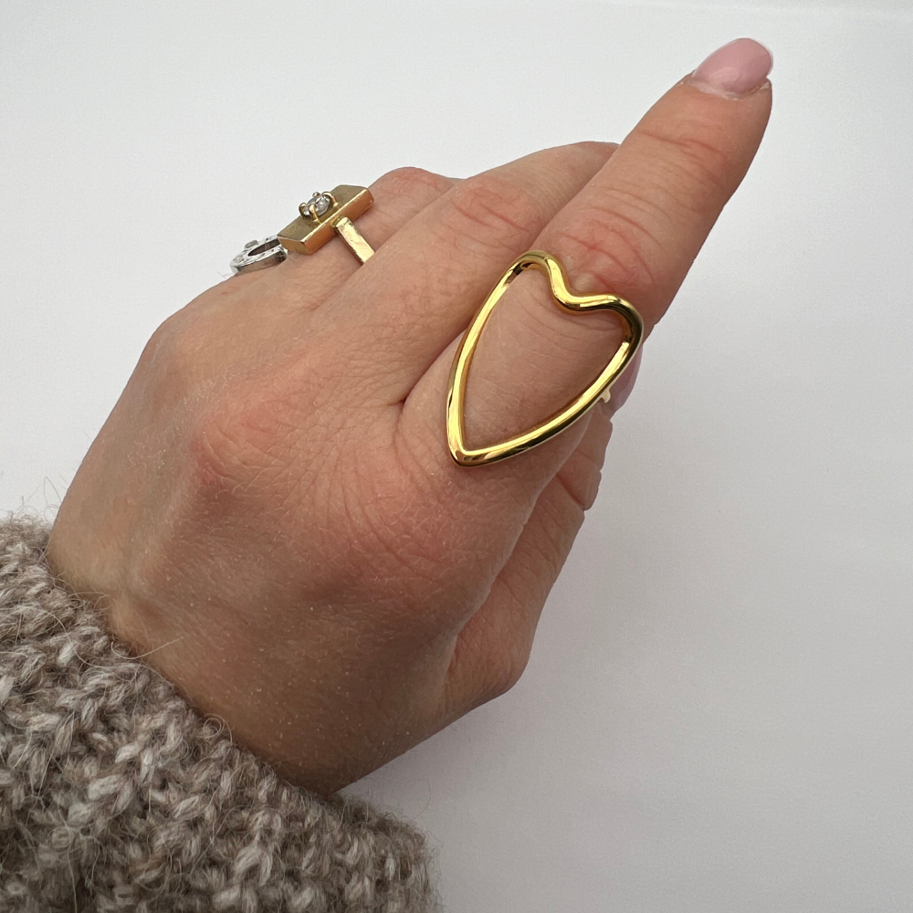 anello cuore stilizzato in acciaio gold