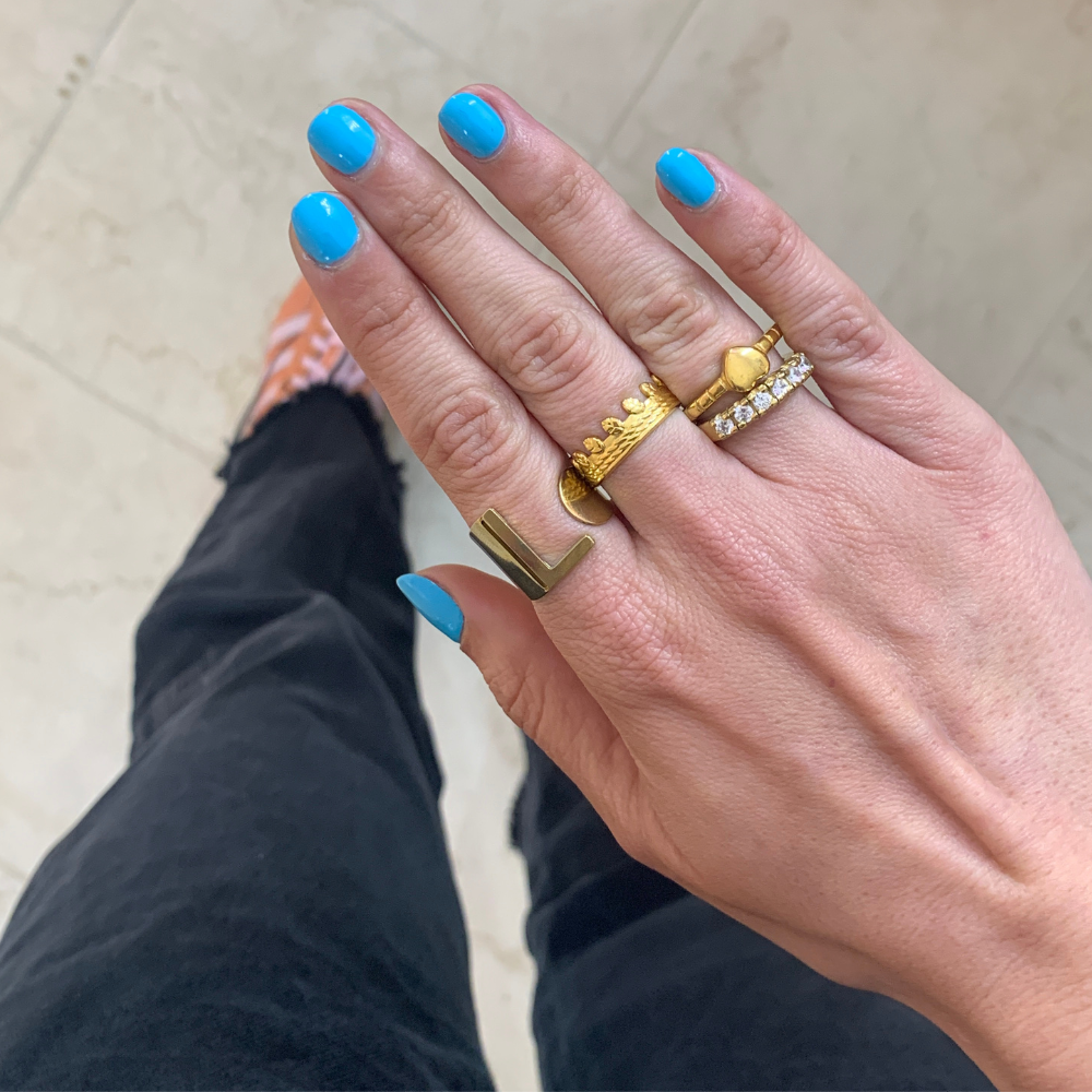 anello in acciaio inox gold a forma di lettera dell'alfabeto