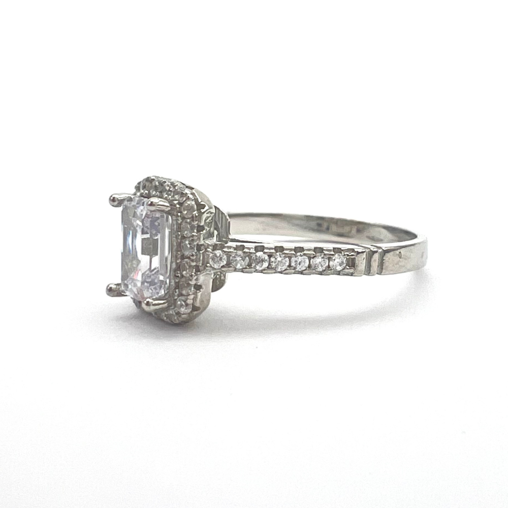 anello in argento 925 con zirconi bianchi solitario baguette pavé