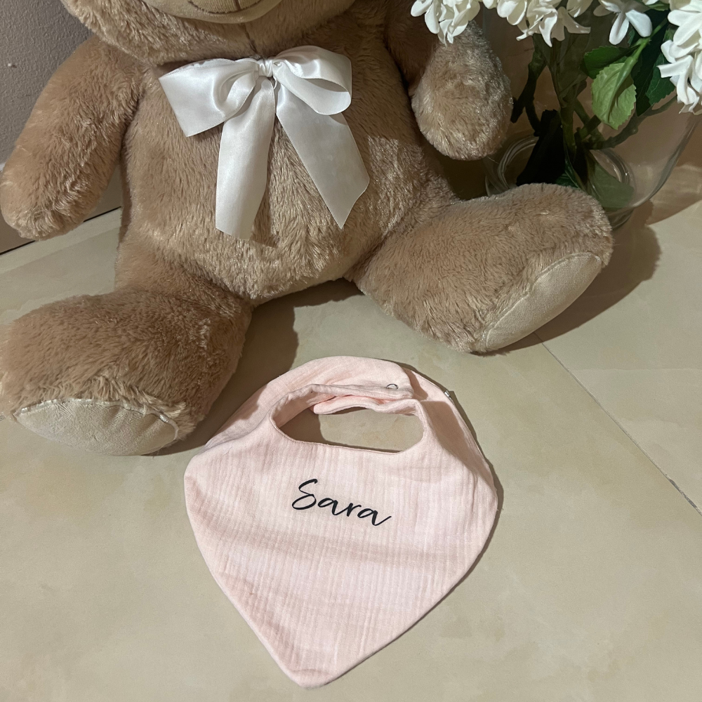 bavaglino a bandana rosa personalizzabile con nome del bambino