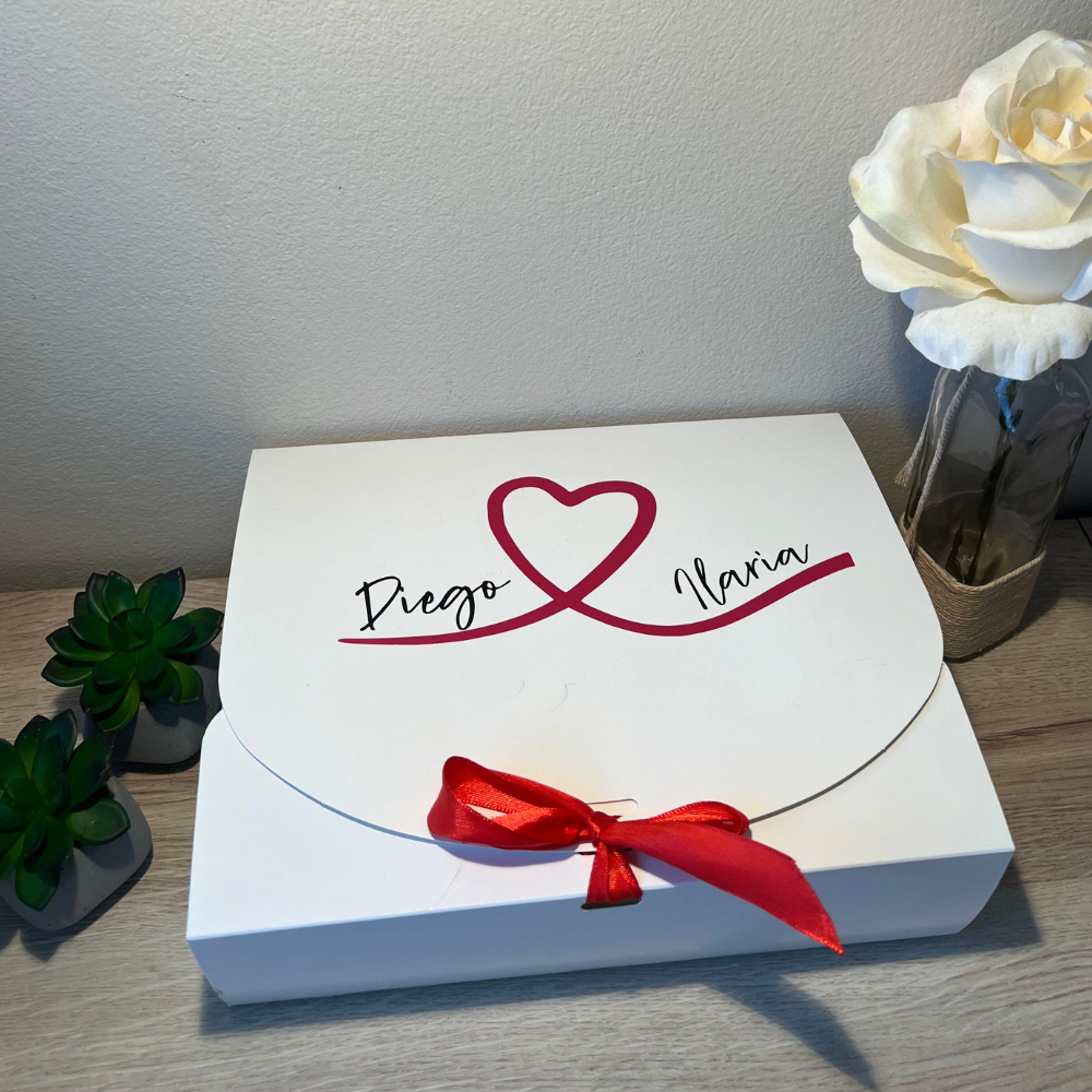 box Spotify Music lovers in cartone con nomi degli innamorati con calici e cioccolatini