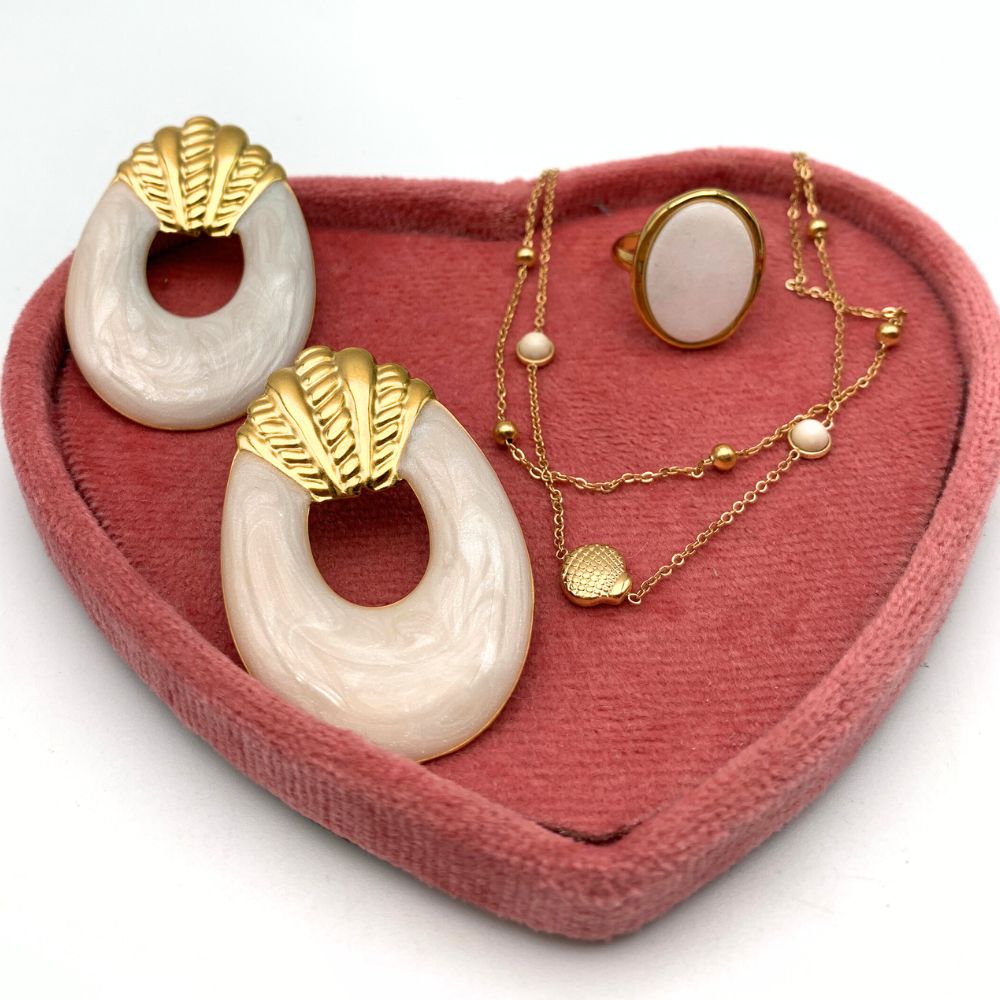 bracciale in acciaio gold doppio con pietre bianche e conchiglia