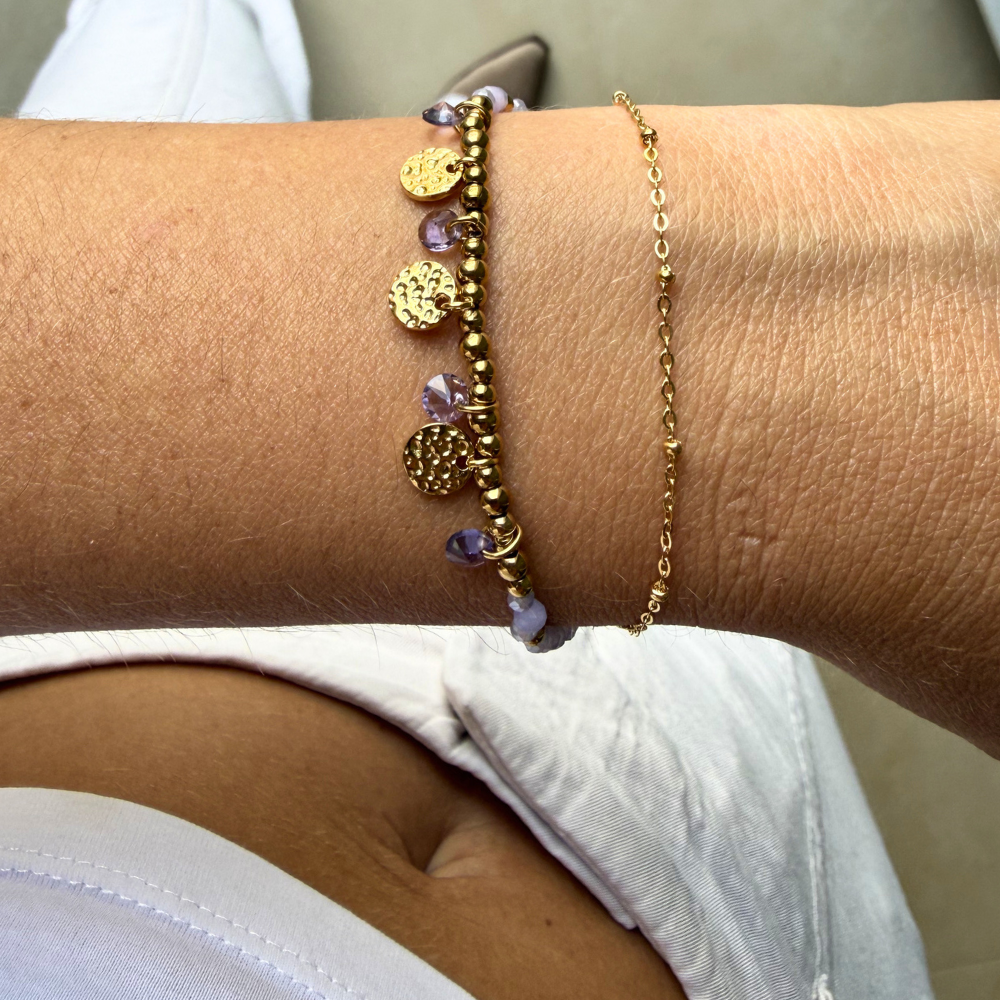 Bracciale Perline Colorate Lilla e Medagliette in Acciaio Gold