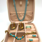 set abbinato al bracciale con pietre azzurre e rondelle in acciaio gold
