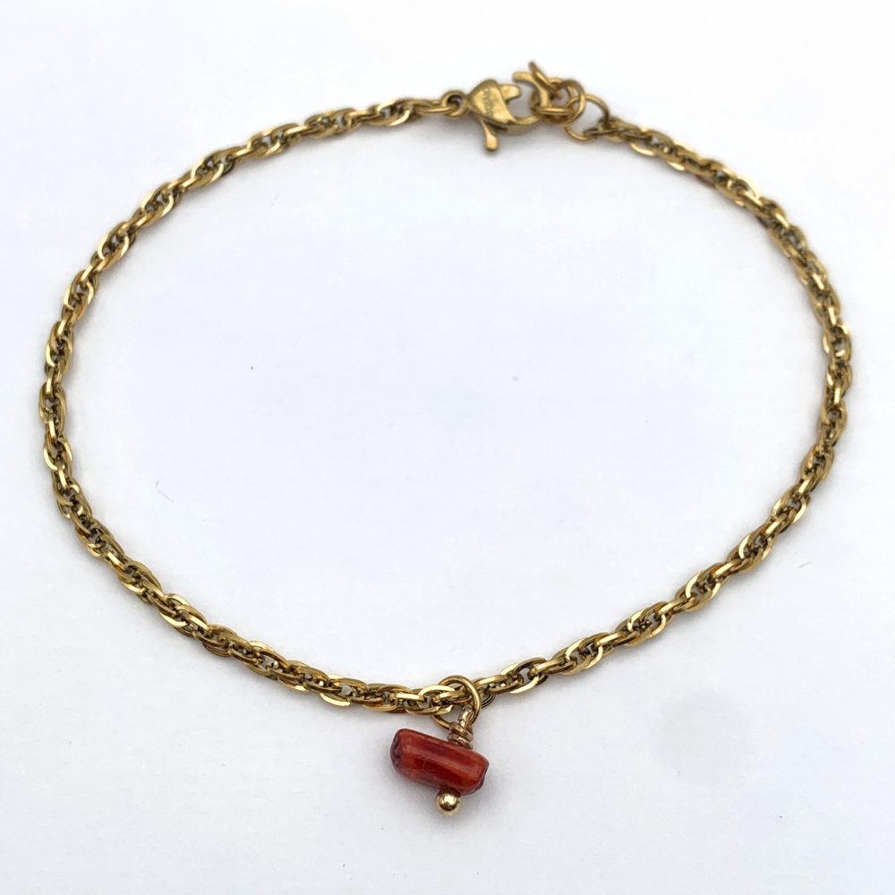 bracciale in acciaio gold torchon con ciondolo corallo