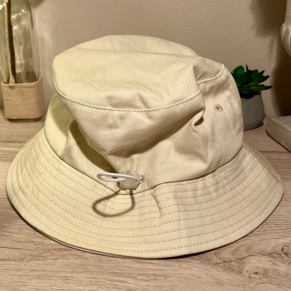cappello alla pescatora in tela di viscosa panna personalizzabile con stampa di frase o nome