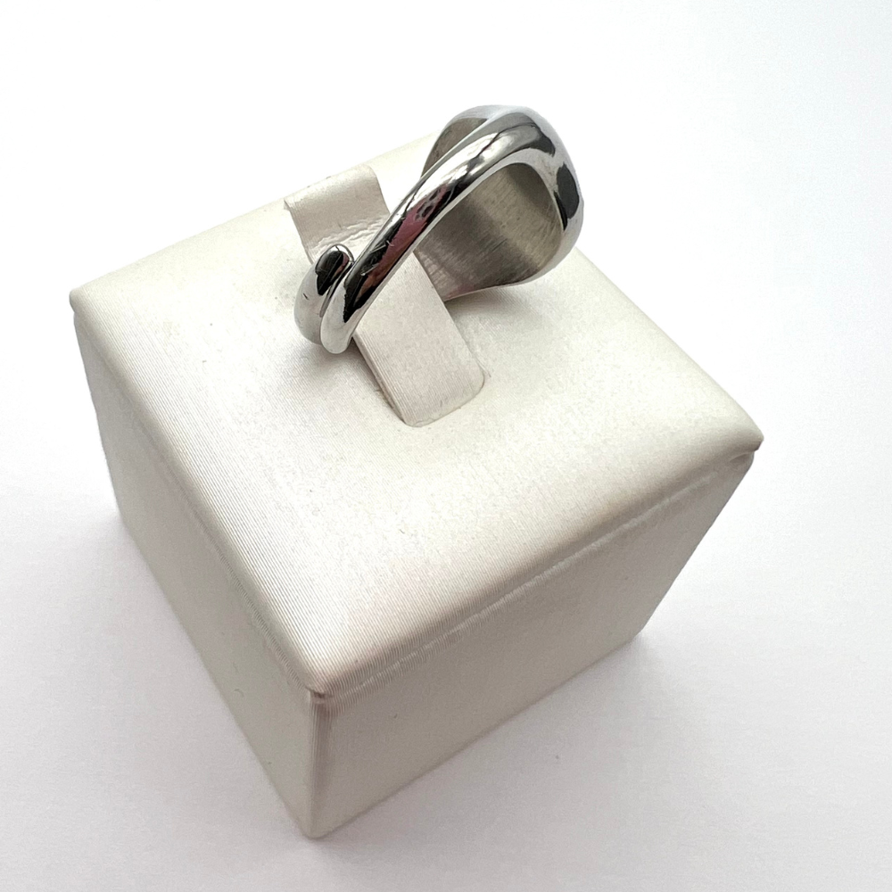 anello Chevalier regolabile in acciaio silver con zirconi bianchi