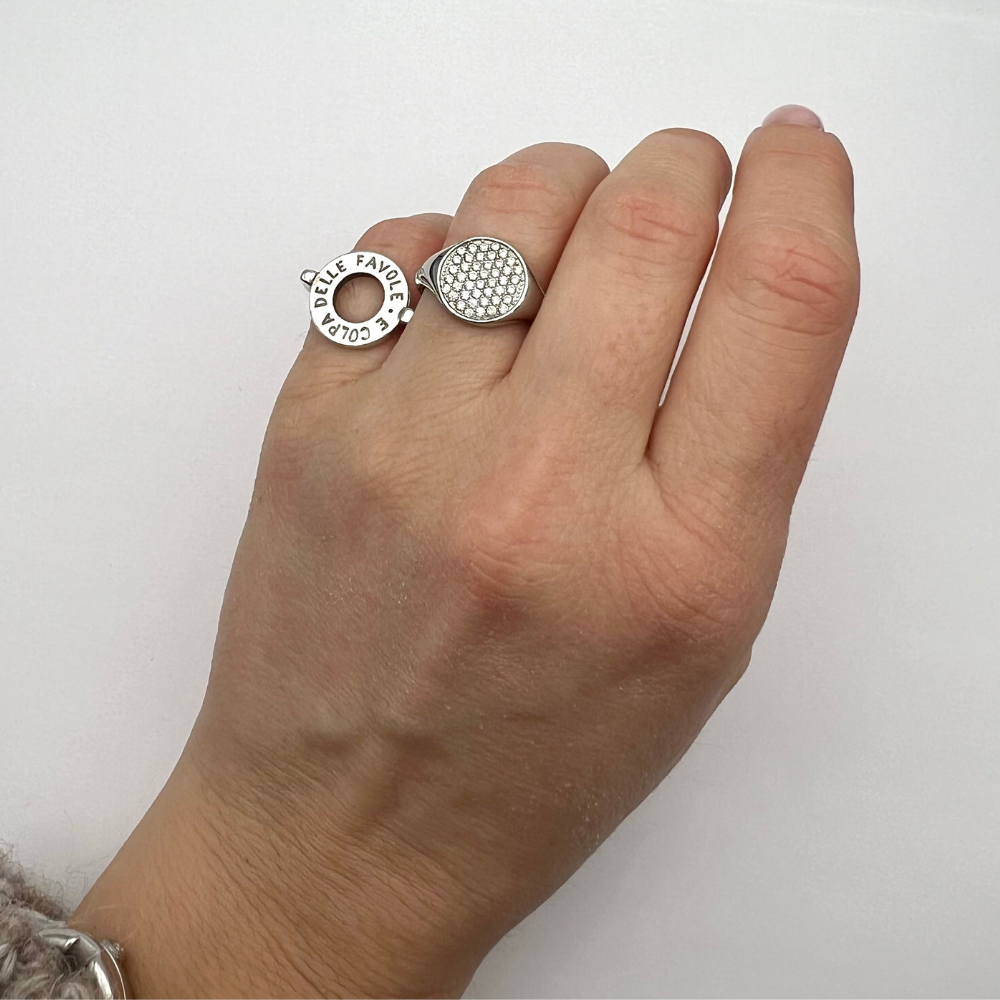 anello Chevalier in acciaio silver con zirconi bianchi