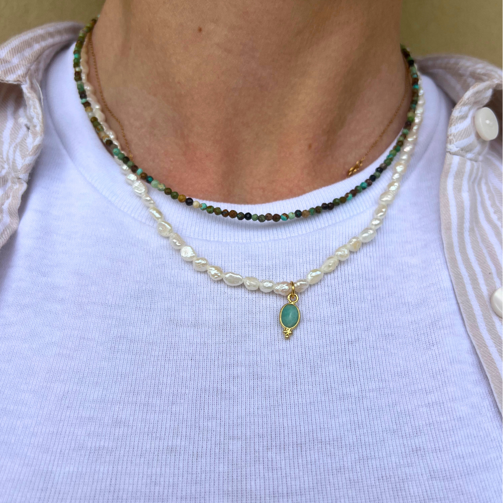 Collana Aurora con Micro Perle di Fiume e Pietra Verde in Argento Gold