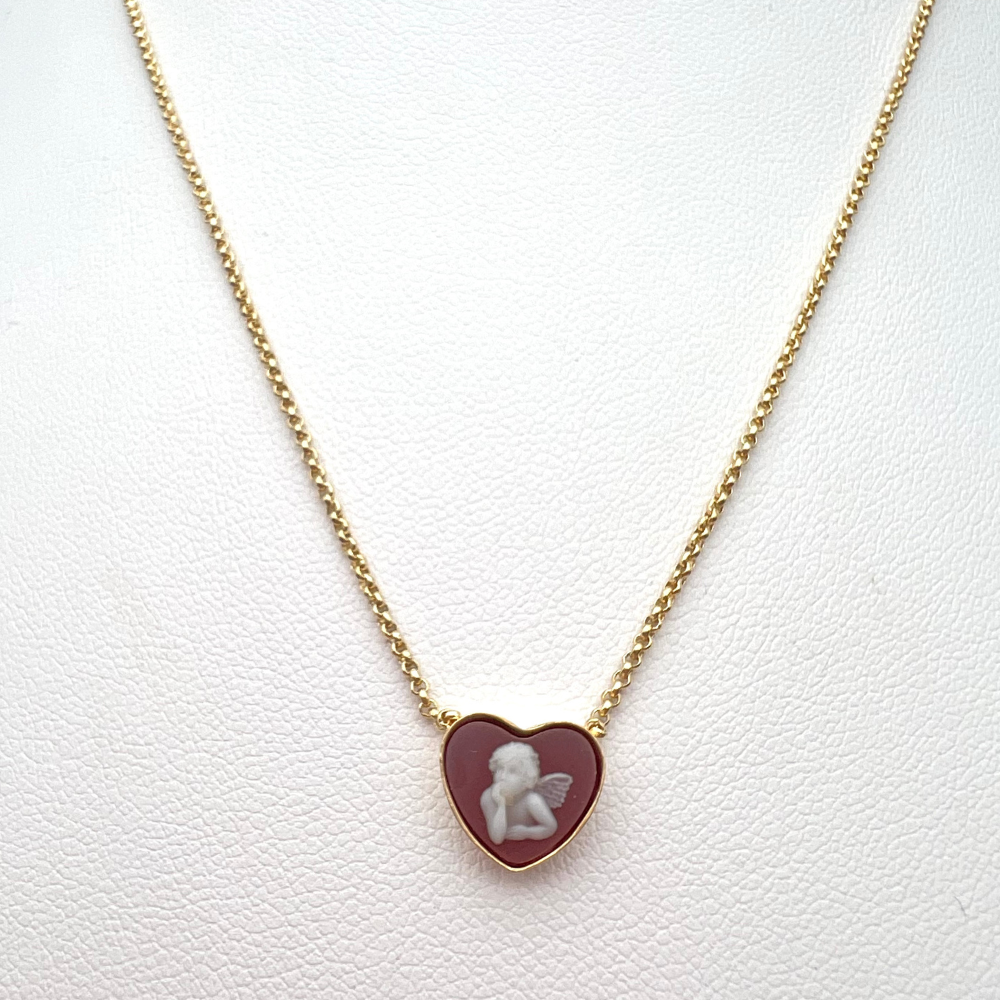 collana in argento placcata oro giallo con ciondolo a cuore con angioletto bianco in rilievo