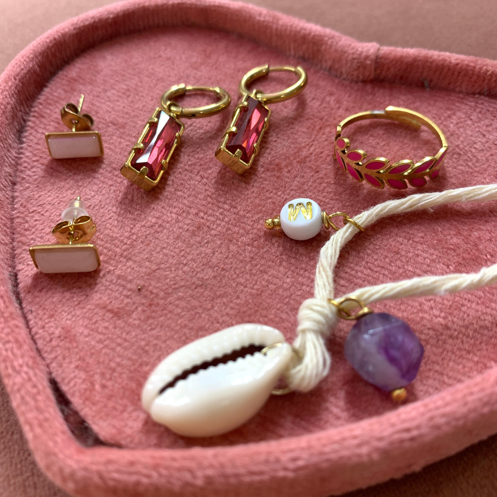 anello papillon, orecchino rosa