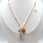 collana gipsy in acciaio gold con ciondoli perlina con lettera personalizzabile, conchiglia e pietra viola, arancione o azzurra