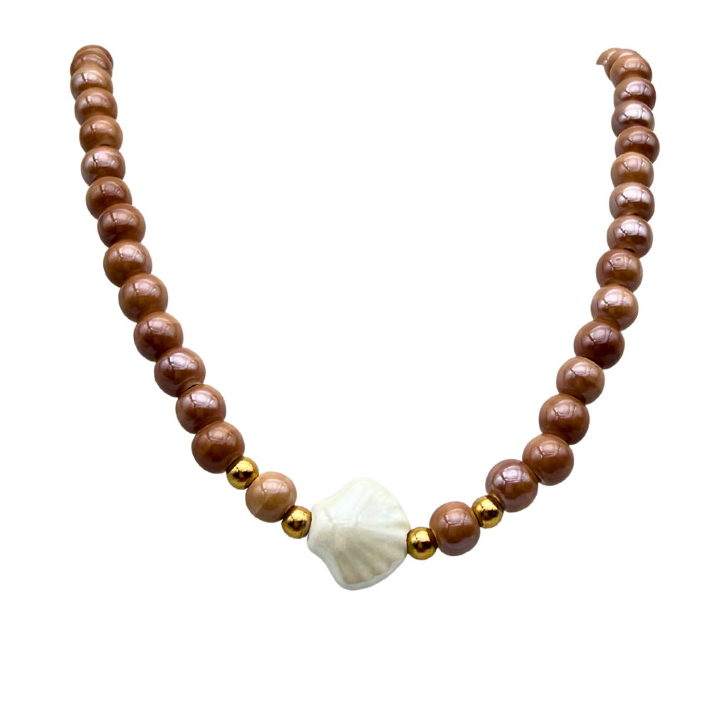 Collana Marrone e Conchiglia Bianca in Acciaio Gold