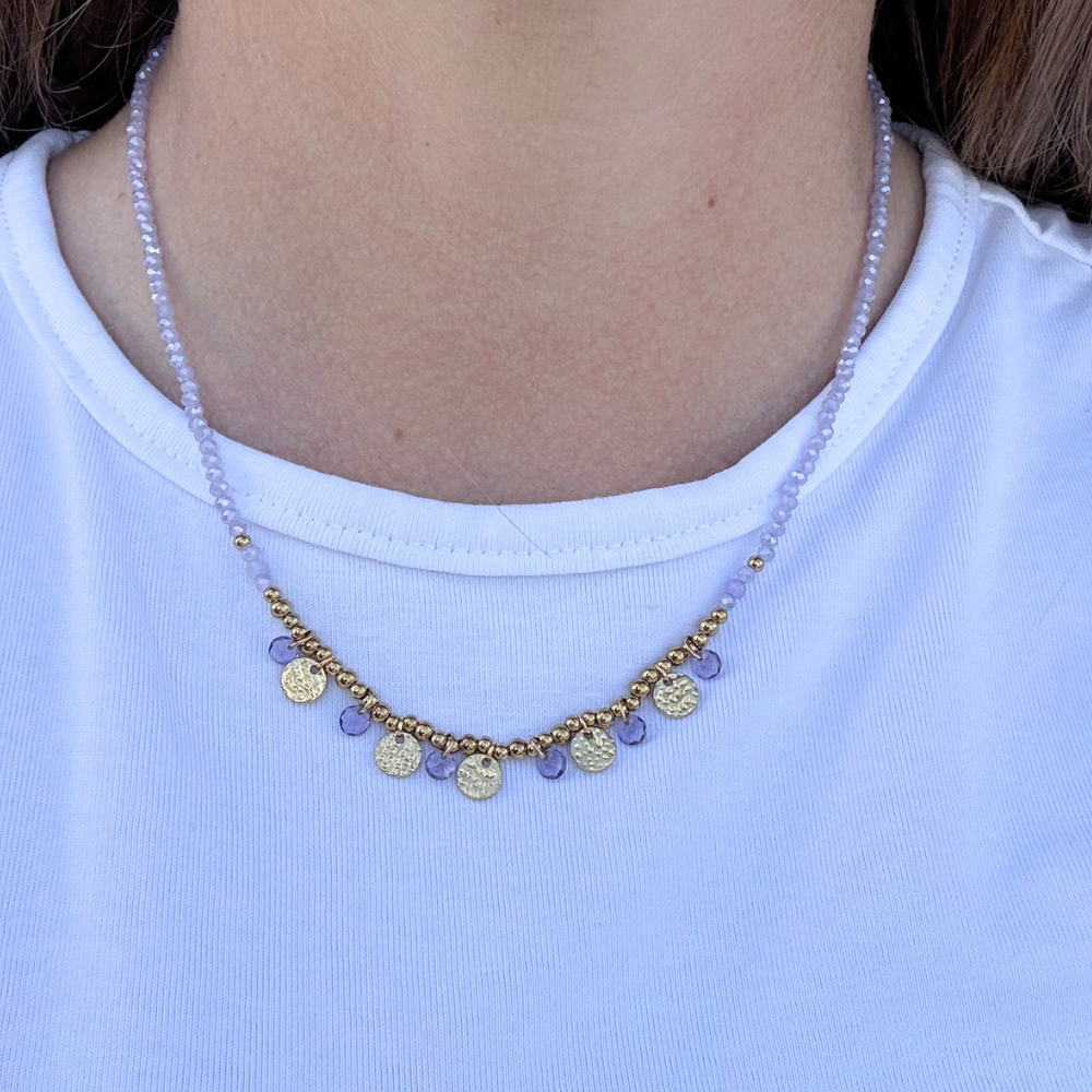 Collana Girocollo Lilla in Perline Colorate con Medagliette in Acciaio Gold