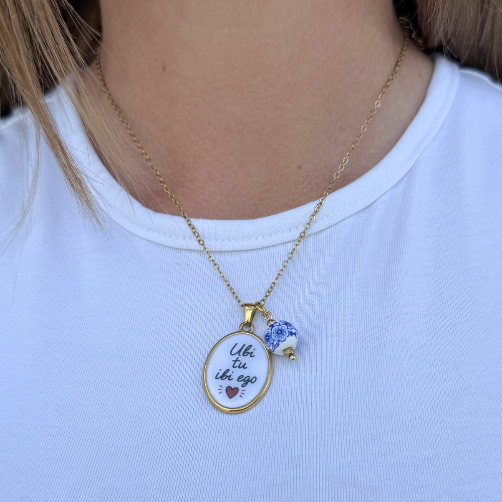 Collana Ubi Tu Ibi Ego con Ciondolo Floreale Gold in Acciaio Gold