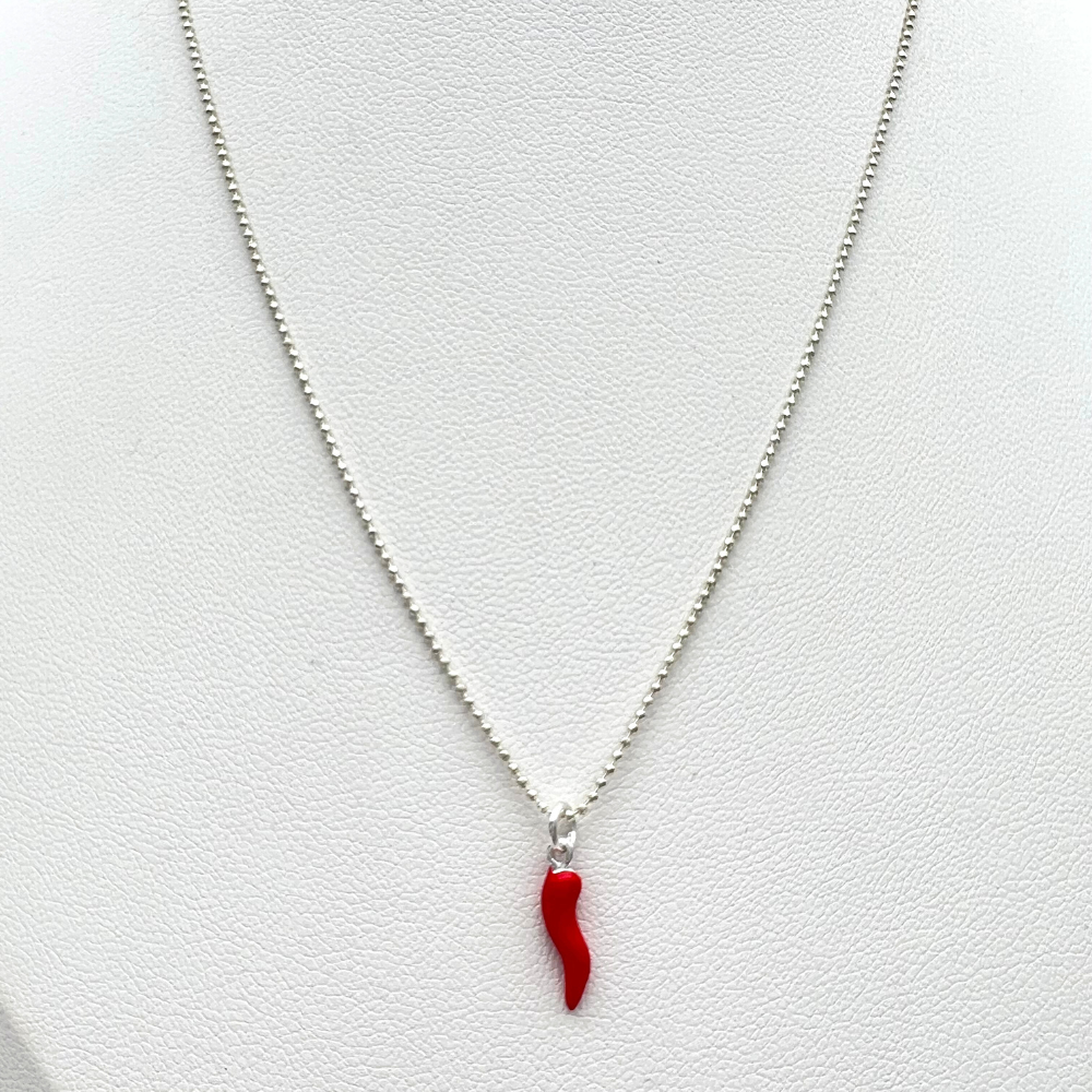 collana in argento con ciondolo cornetto rosso