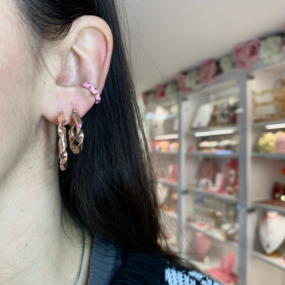 Ear cuff Smaltato Rosa con Gocce D’Oro Rosè