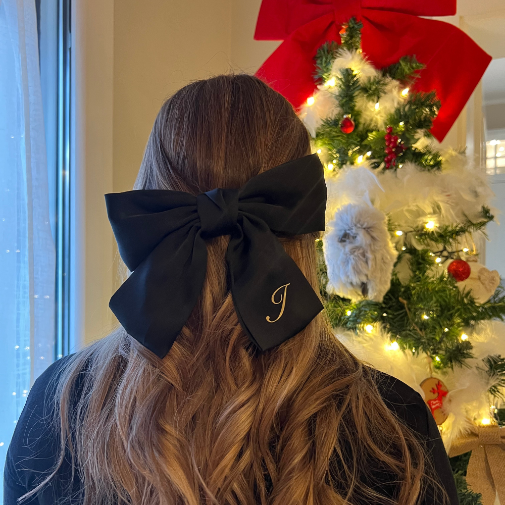 fermaglio fiocco per capelli con clip in raso nero personalizzabile con lettera