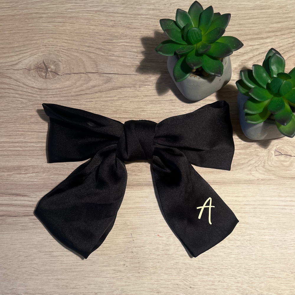 fiocco fermaglio per capelli nero personalizzato con lettera