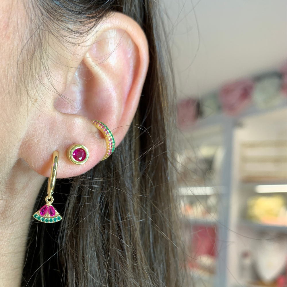 mono orecchino a cerchietto in argento gold con cocomero pendente con zirconi fucsia e verdi