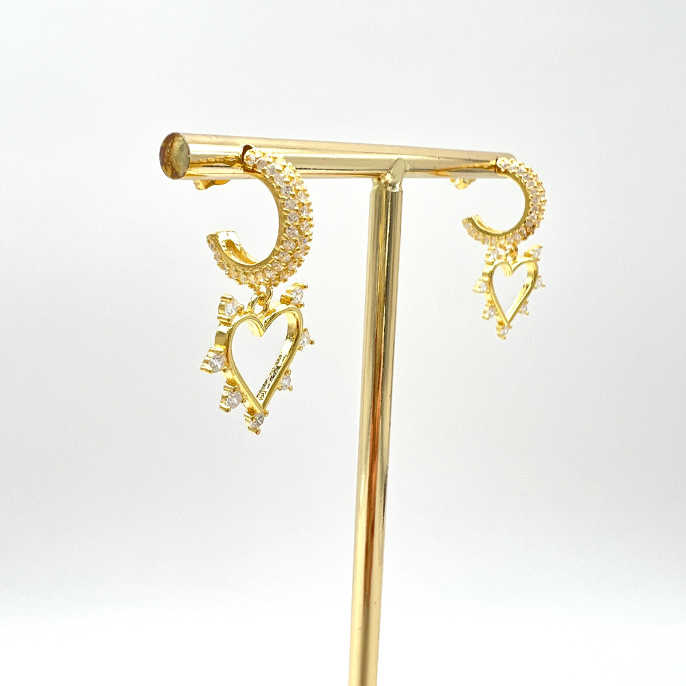 hoops in argento placcati oro con zirconcini e ciondolo a cuore