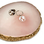 orecchini wanderlust in argento con ciondolo mondo