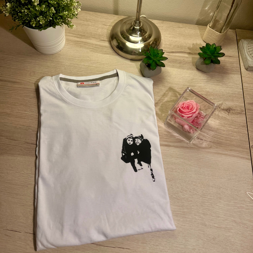 maglia in cotone bianco con foto fumetto personalizzabile nera
