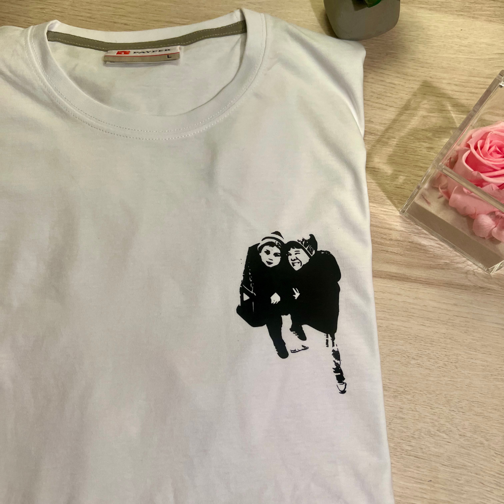maglia in cotone bianco con foto fumetto personalizzabile nera