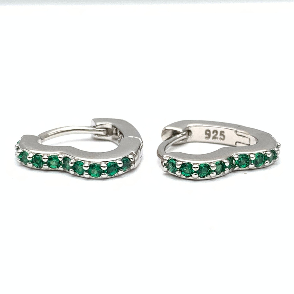 mono orecchino in argento 925 a forma di cuore con zirconi verdi