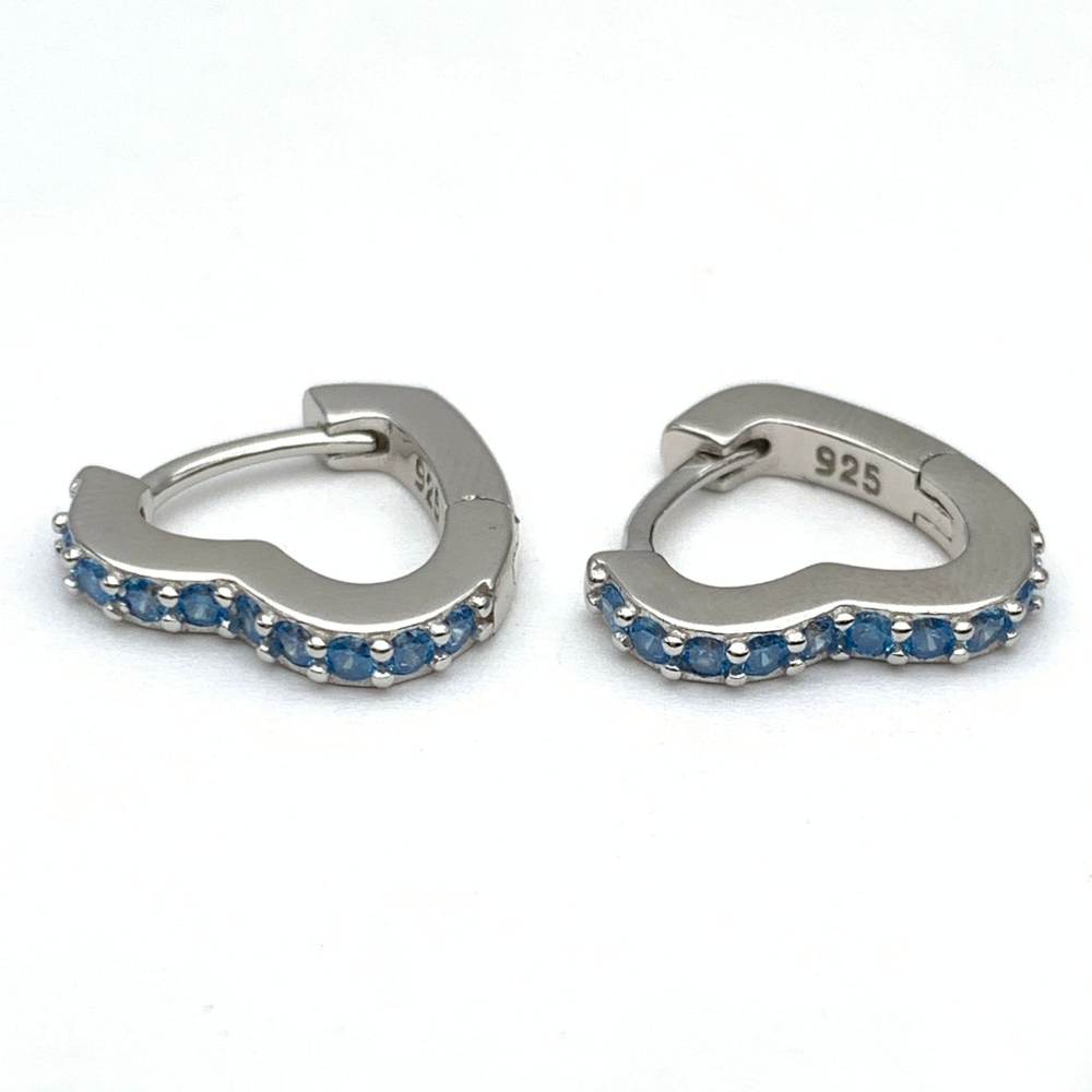 orecchino cuore con zirconi azzurri in argento silver