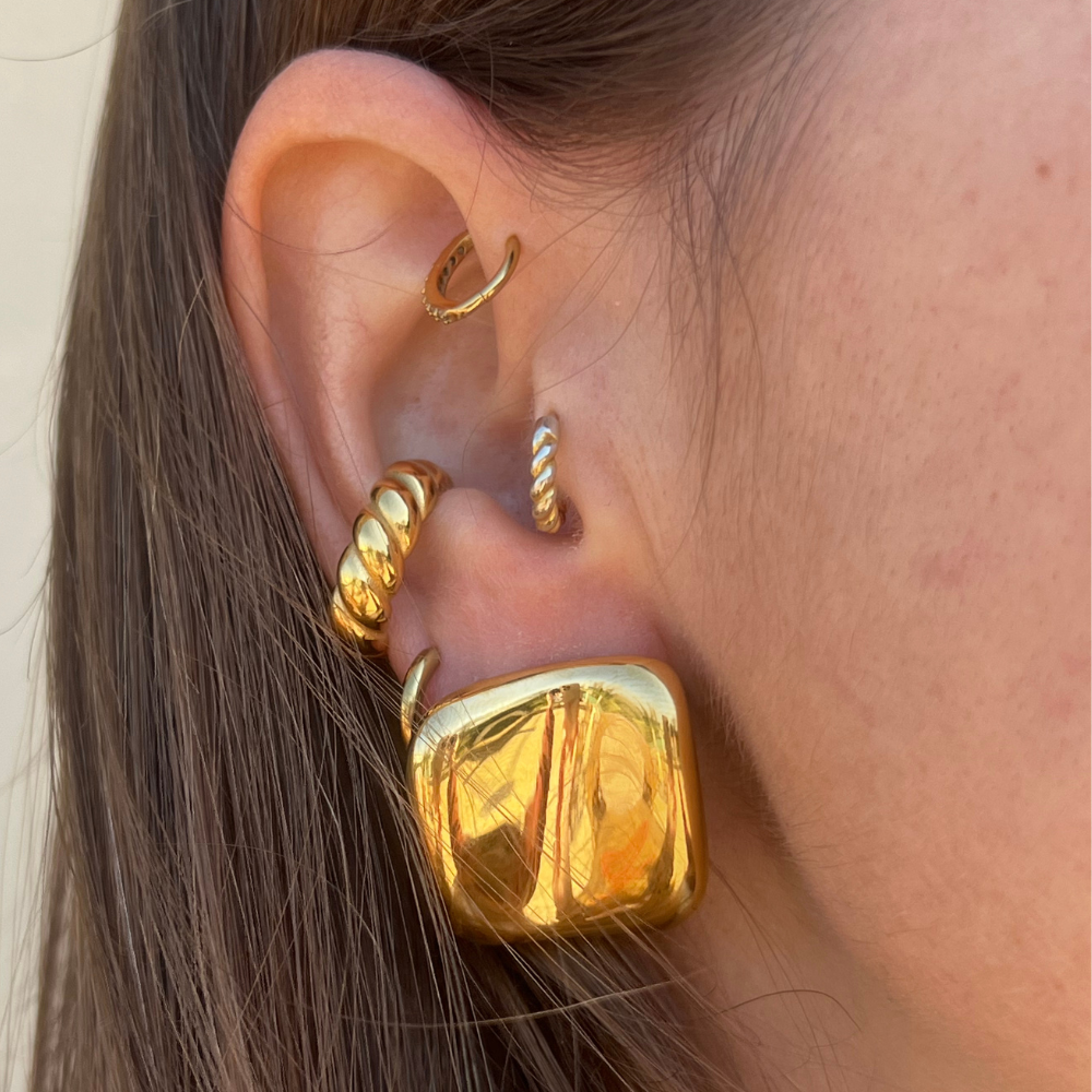 Orecchini Quadrati in Acciaio Gold