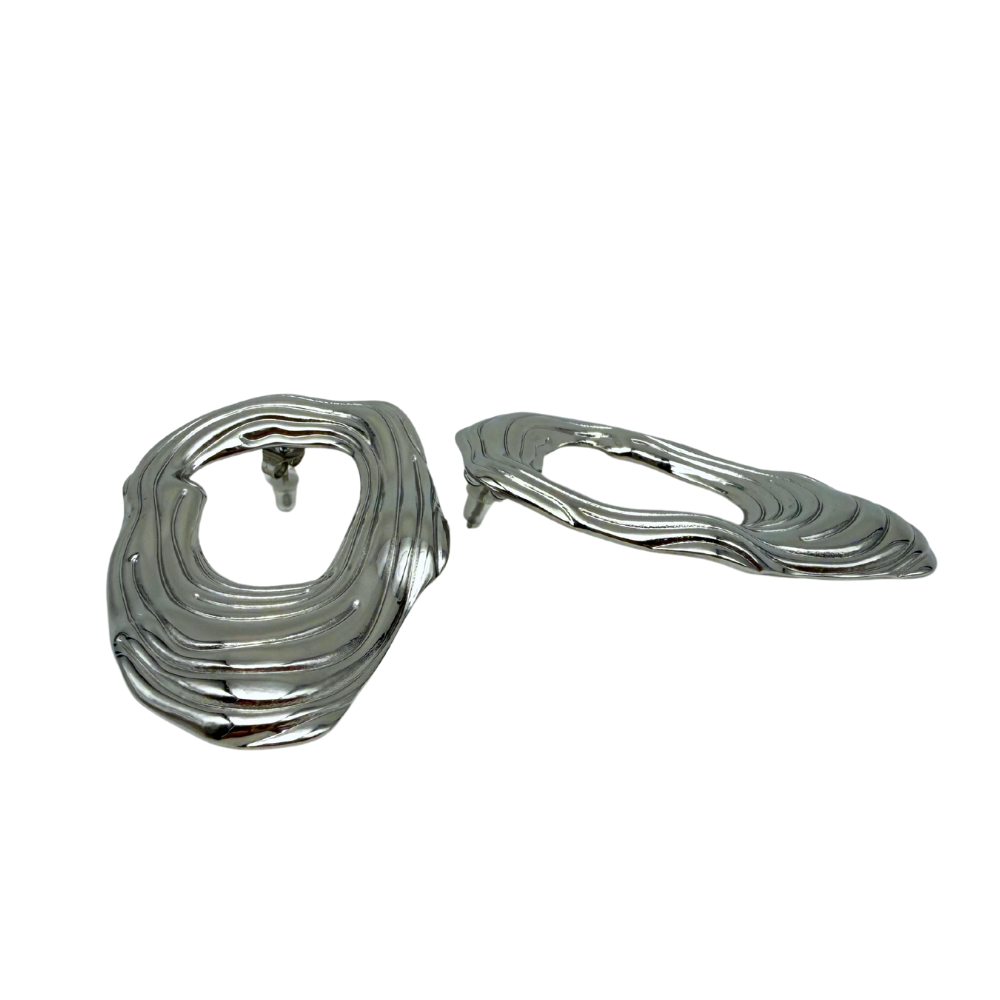 Orecchini Ovali Forati con Striature in Acciaio Silver
