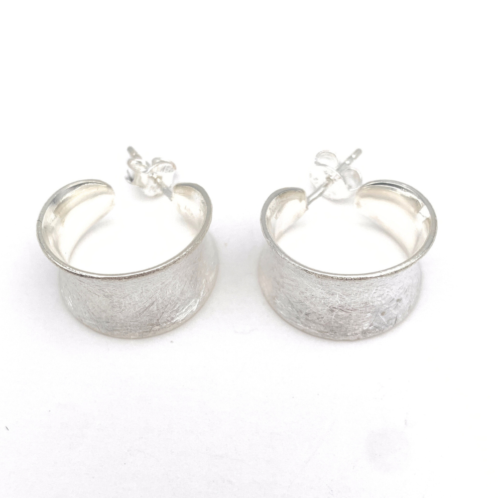 Orecchini a Cerchio Bombati Satinati in Argento Silver