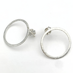 Orecchini Cerchio Frontale Satinati in Argento Silver
