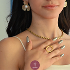 set con orecchini fiore e anello ovale e collana torchon