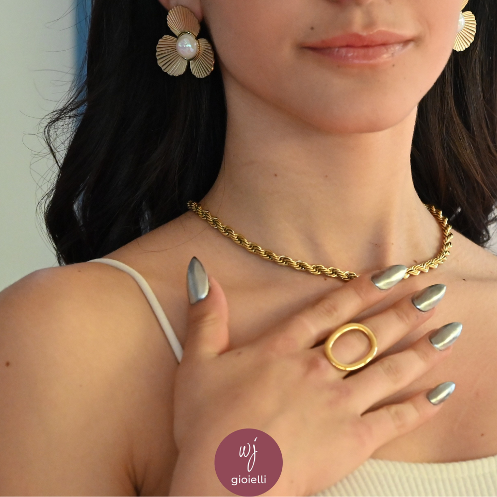 set con orecchini fiore e anello ovale e collana torchon