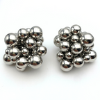 orecchini in acciaio silver a lobo con sfere