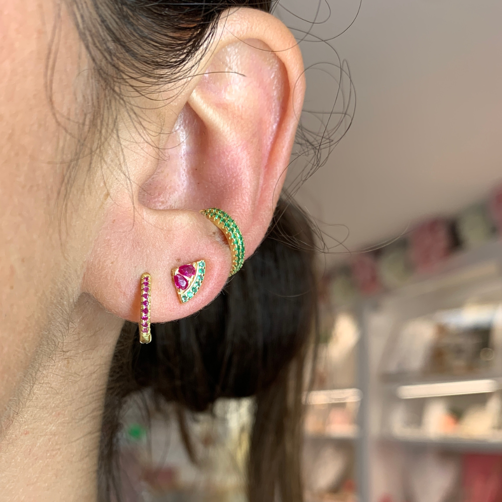 mono orecchino in argento gold con cocomero a lobo con zirconi fucsia a goccia e verdi