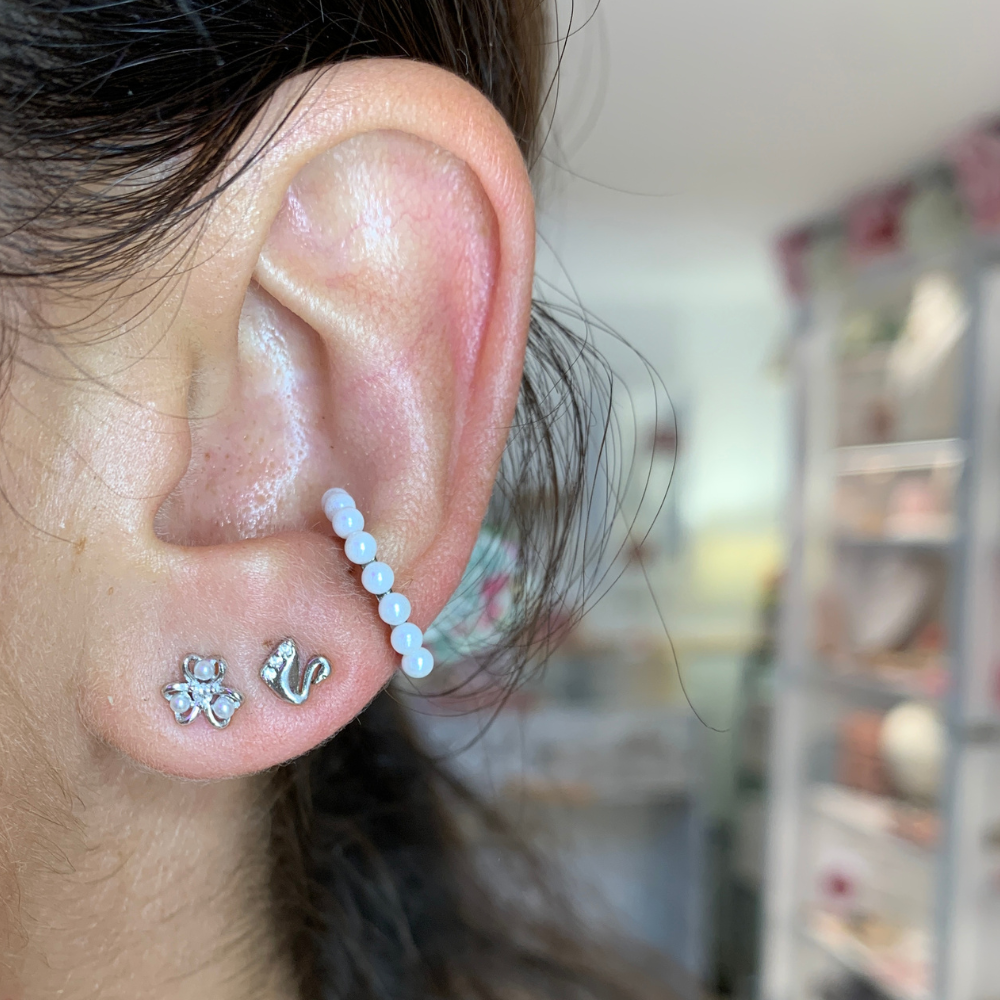 orecchino a forma di fiore con perle e zircone in argento silver