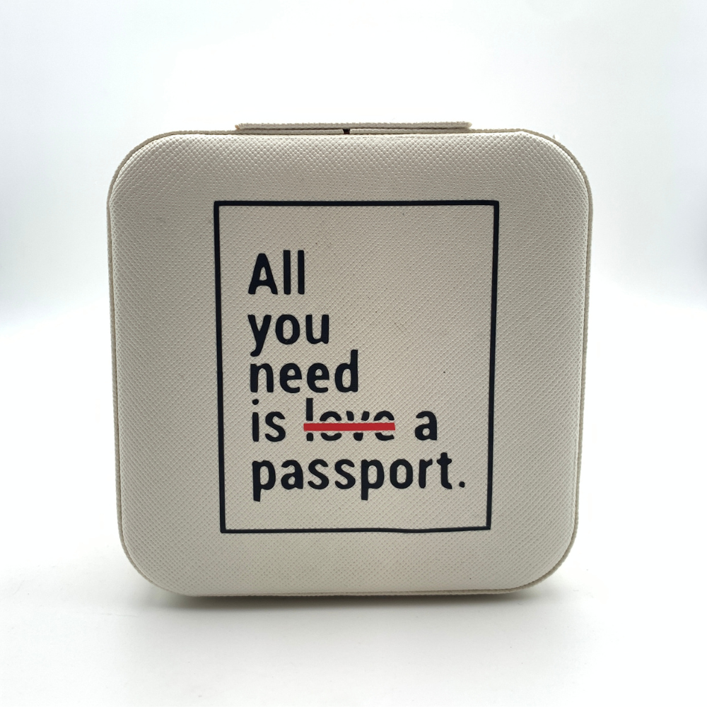 portagioie da viaggio bianco in ecopelle personalizzabile