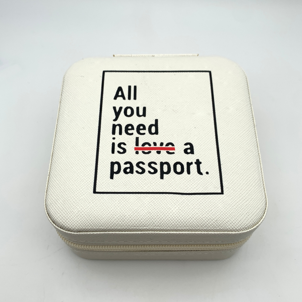 portagioie da viaggio bianco in ecopelle personalizzabile
