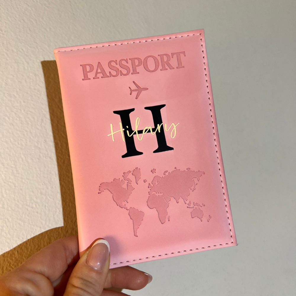 porta passaporto in ecopelle rosa personalizzabile